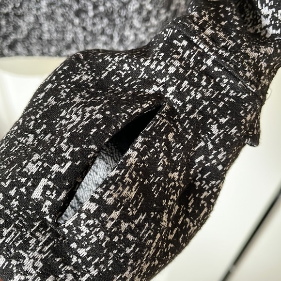 Lululemon Long Sleeve Shirt Size 4 - Picture 4 of 7